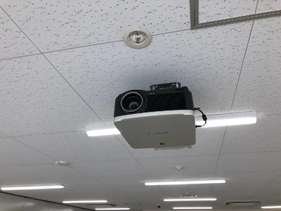 プロジェクター